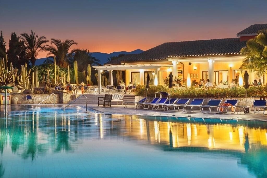 Отель Lantana Resort 4*
