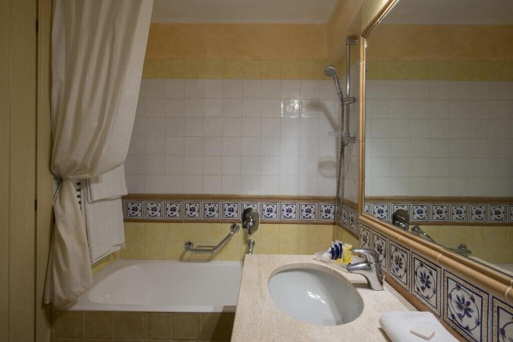 Фотография Lantana Resort 4*