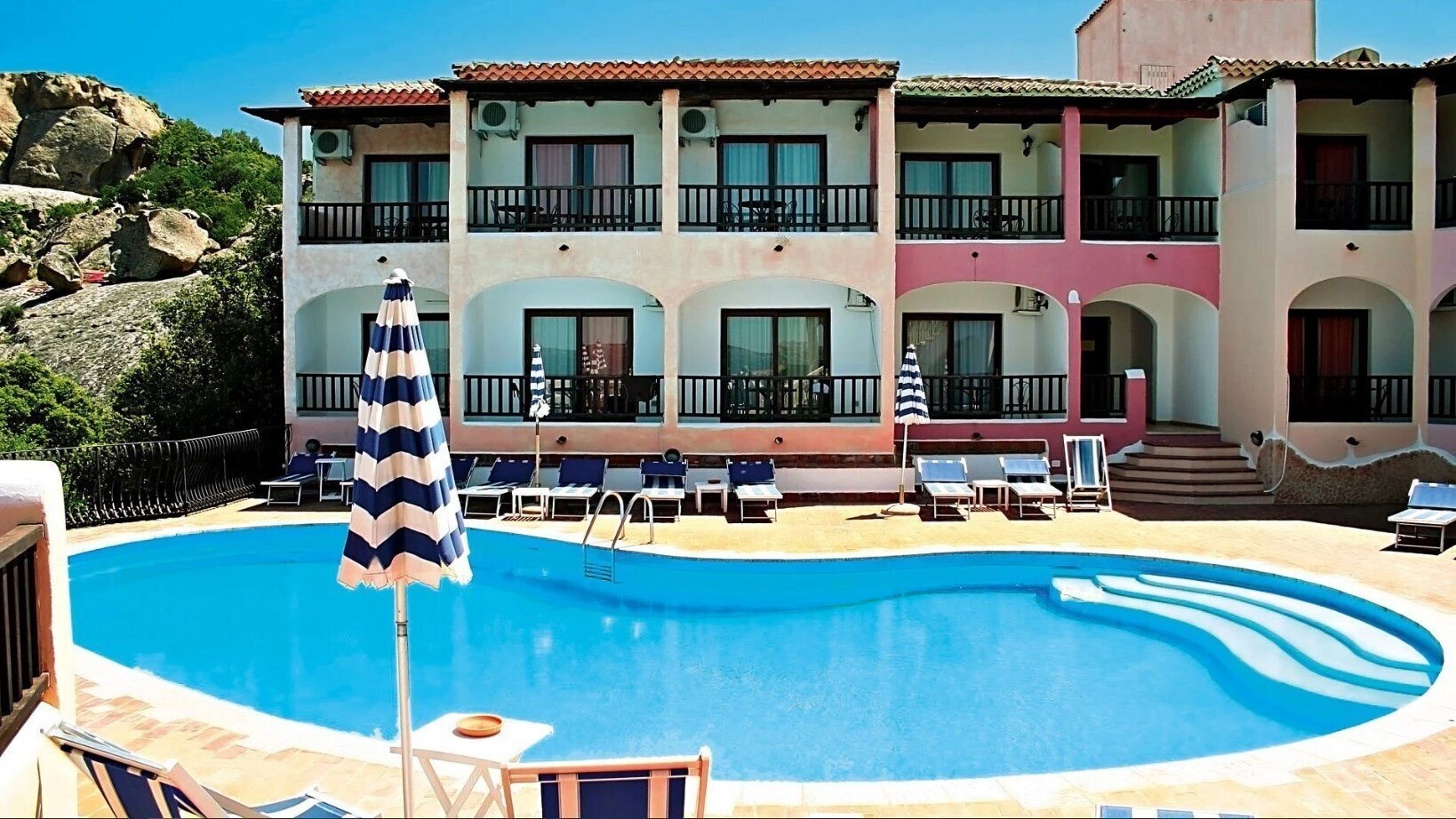 Готель Hotel Li Graniti 4*