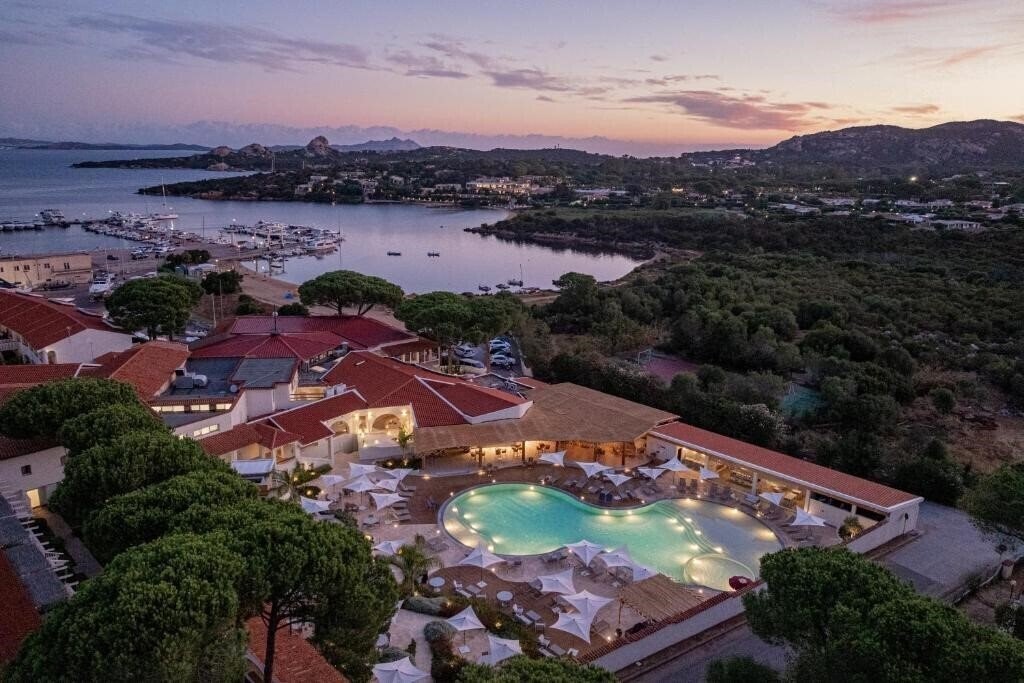 Готель Club Esse Cala Bitta 3*