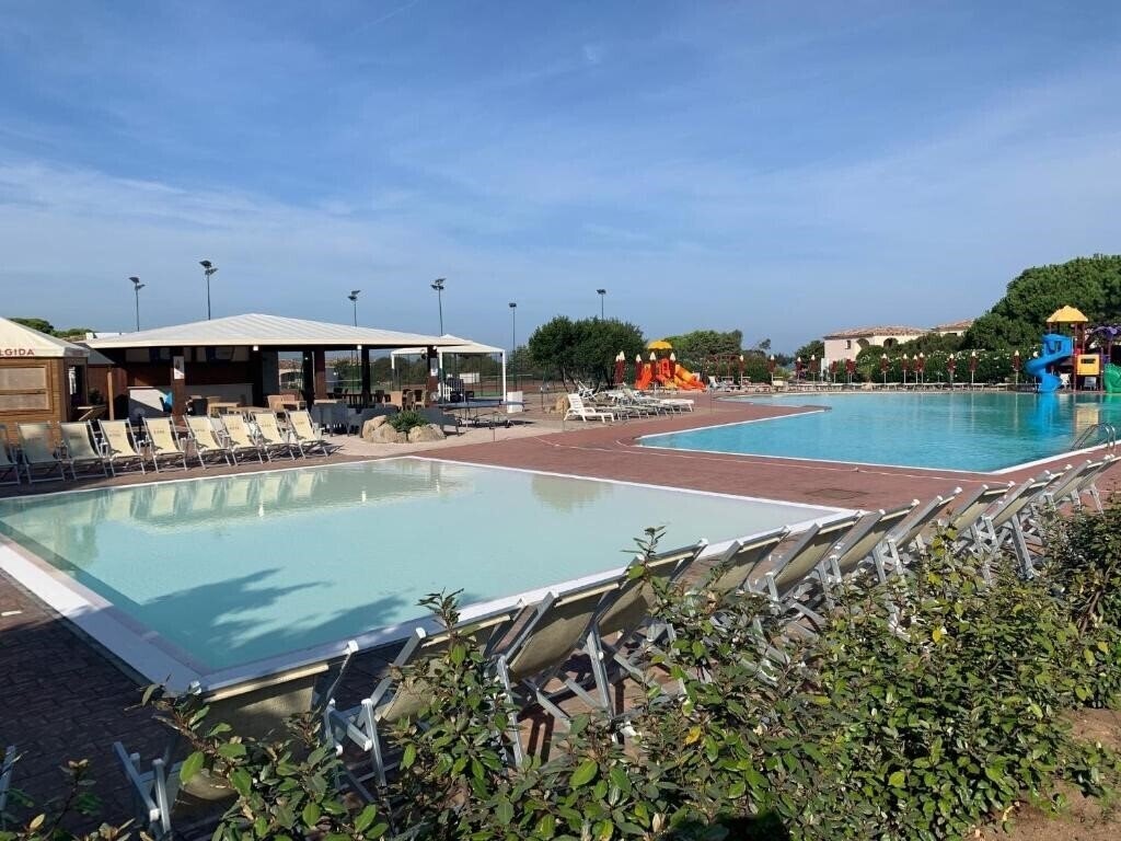 Отель Club Esse Gallura Beach Village 3*