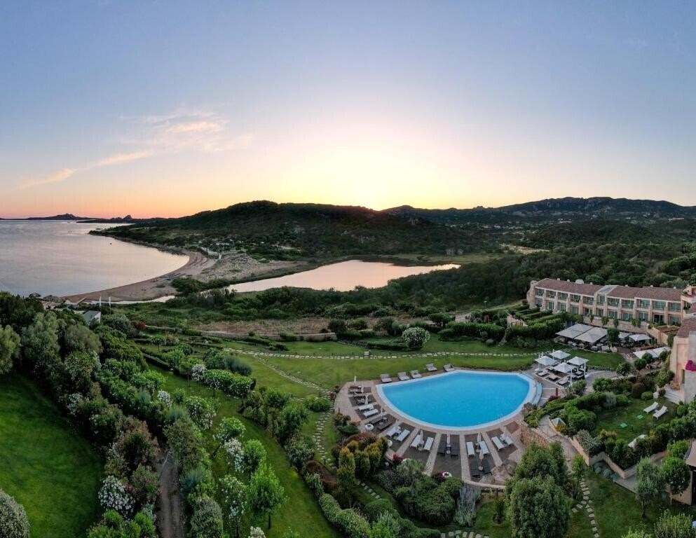 Отель L'Ea Bianca Luxury Resort 5*