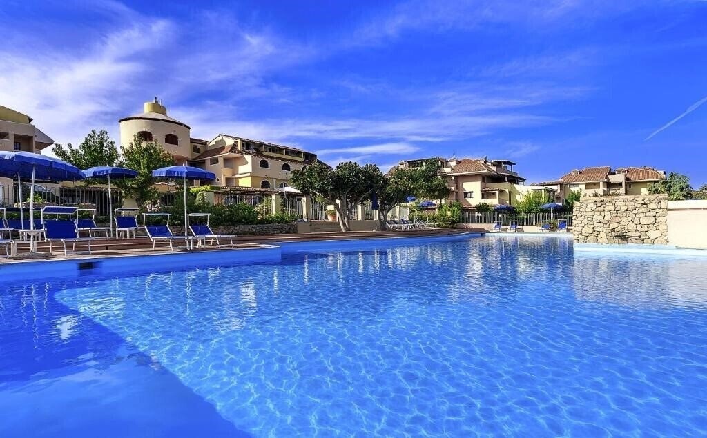 Фото Colonna Beach Hotel & Residence 4*