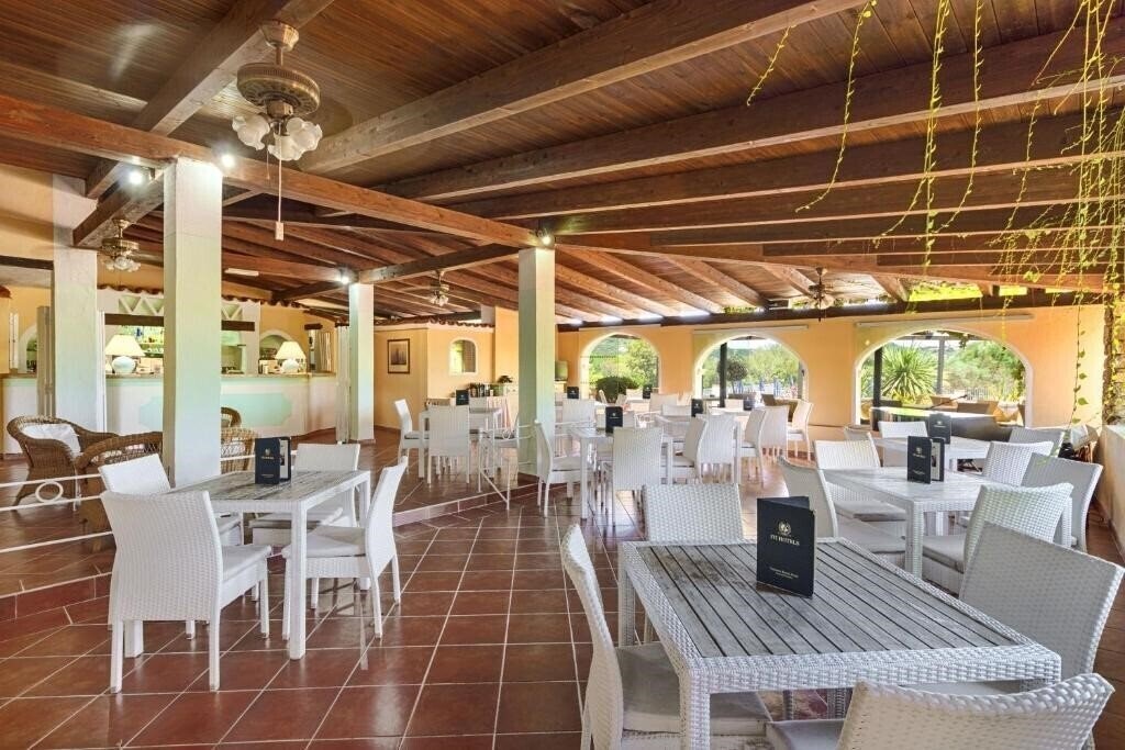 Фотографія Colonna Beach Hotel & Residence 4*