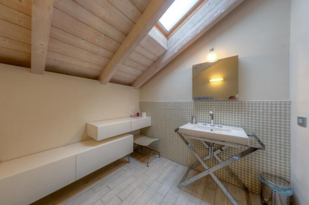 Готель Hotel De La Plage Pietra Ligure 3*