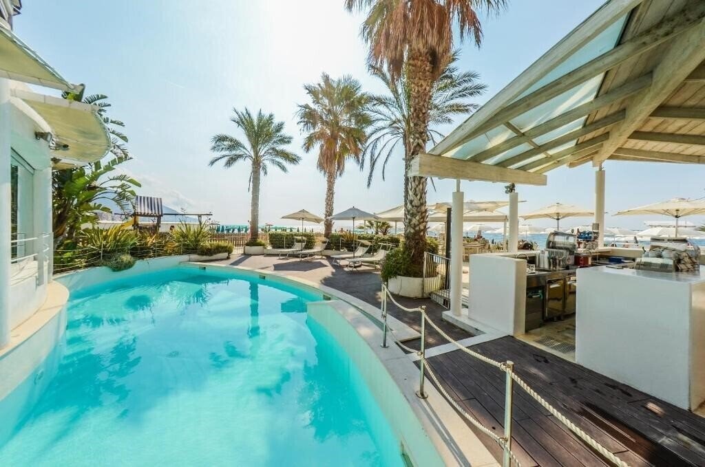 Фото Hotel De La Plage Pietra Ligure 3*