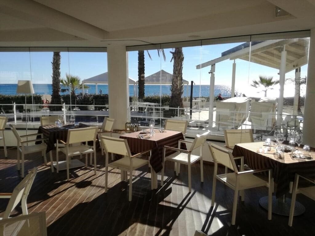Фотографія Hotel De La Plage Pietra Ligure 3*