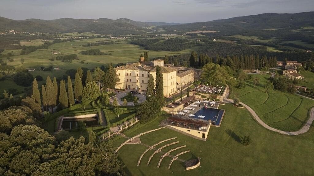 Отель Castello Di Casole 5*