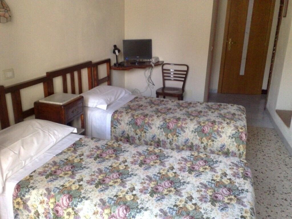 Отель Albergo Locanda Garibaldi 2*