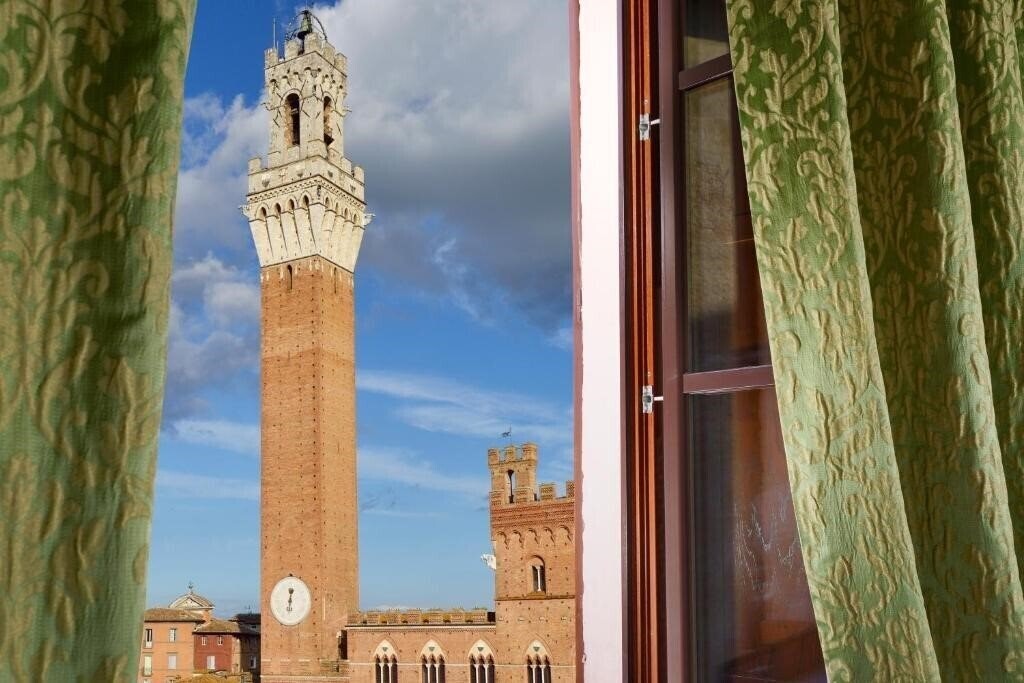 Картинка Piazza del Campo Honeymoon Suite 3*