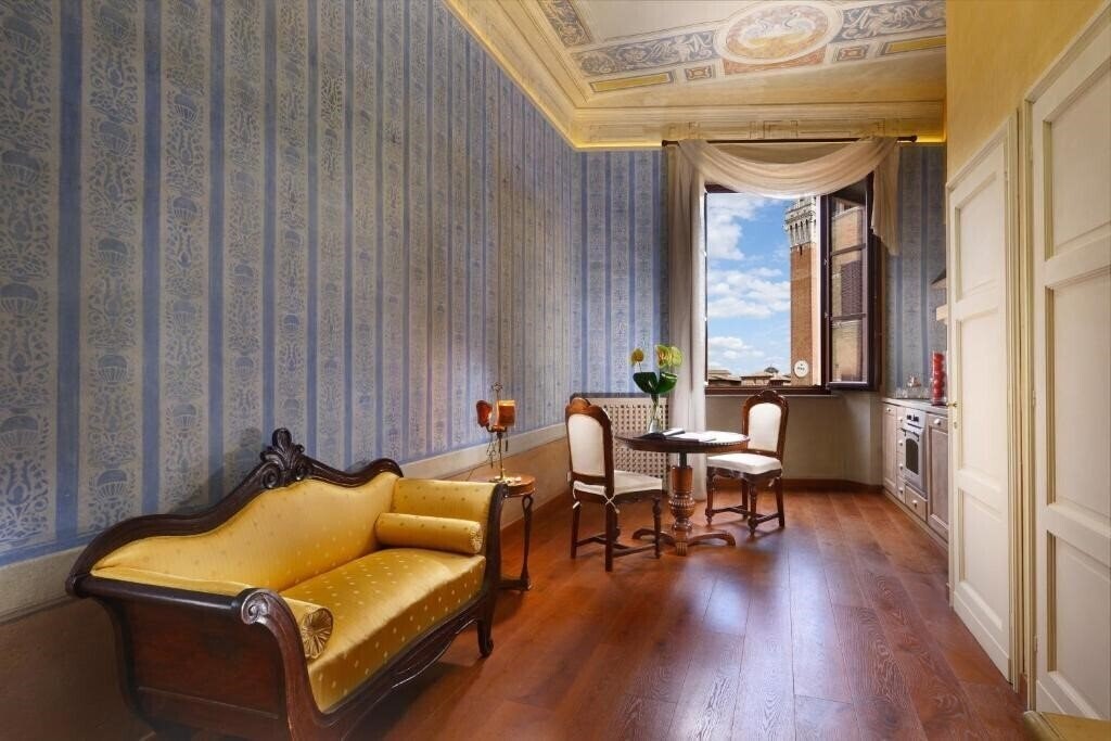 Фотография Piazza del Campo Honeymoon Suite 3*