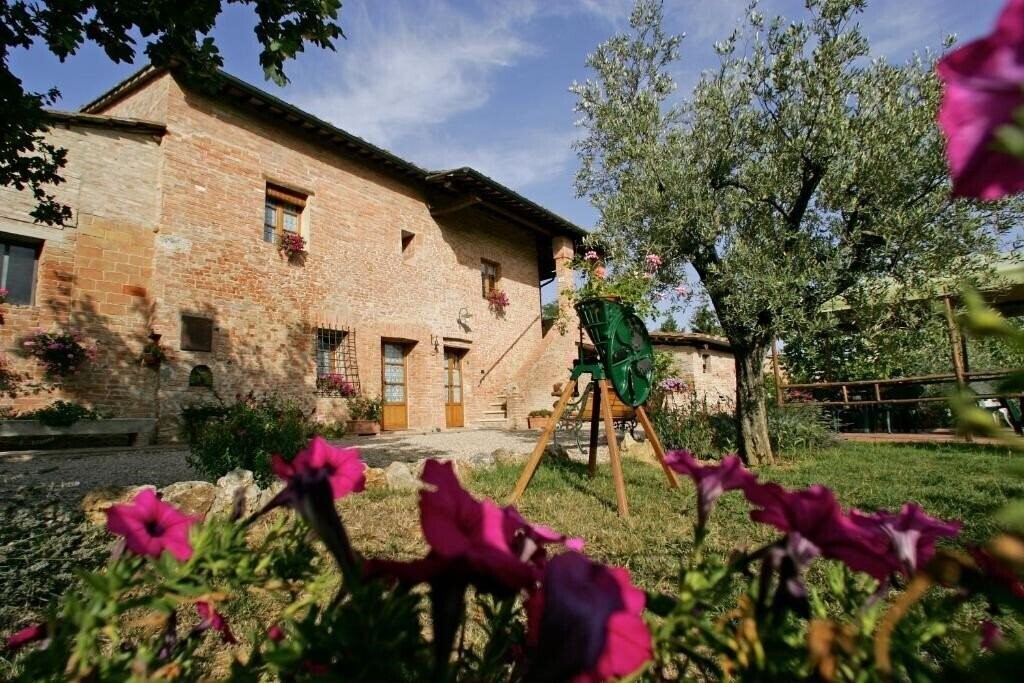 Готель Podere Il Pero 3*