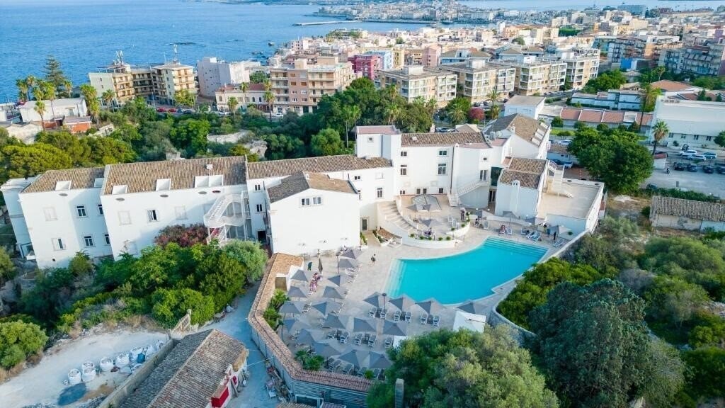 Готель Grand Hotel Villa Politi 4*