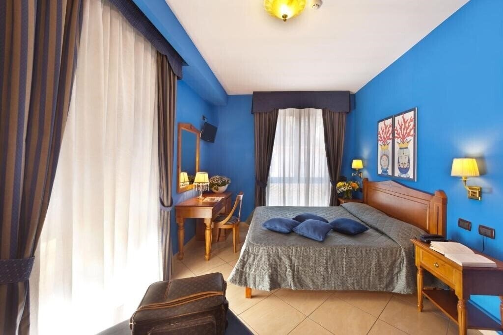 Отель Ulisse Deluxe Hostel 3*