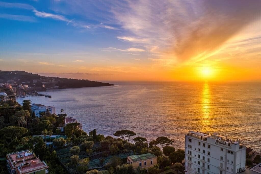 Отель Hotel Mediterraneo (Sant Agnello) 4*