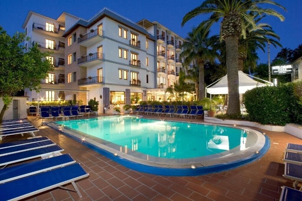 Готель Caravel (Sant' Agnello) 4*