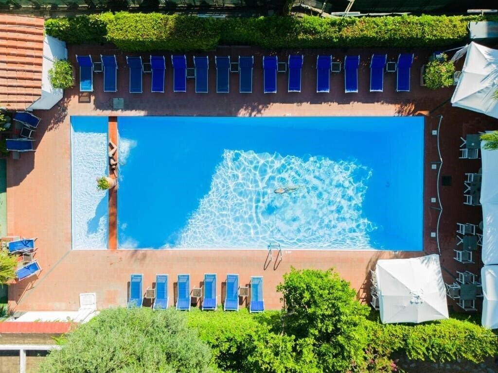 Отель Central Sorrento 3*