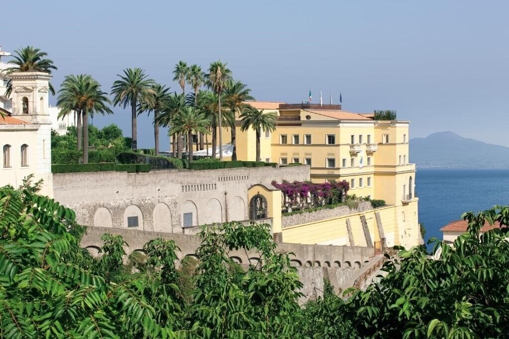 Отель Grand Hotel Angiolieri Vico Equense 5*