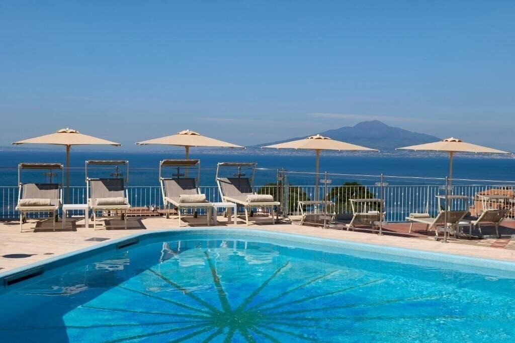Готель Grand Hotel De La Ville 4*