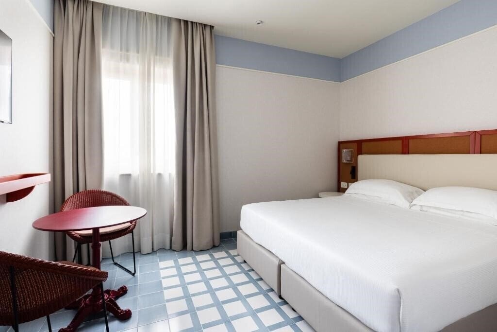 Фото Plaza 4*