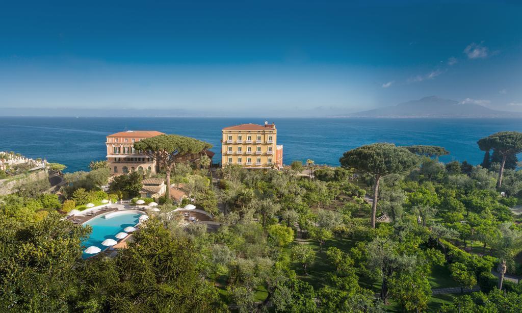 Отель Grand Hotel Excelsior Vittoria 5*