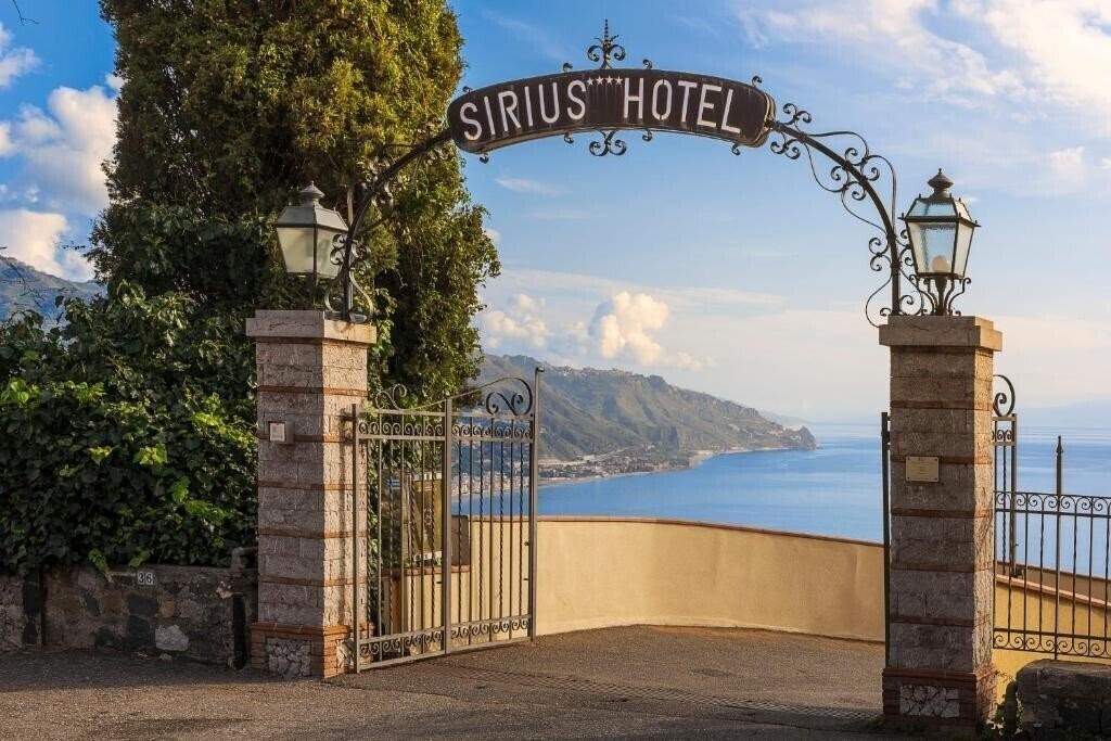 Готель Hotel Sirius 4*