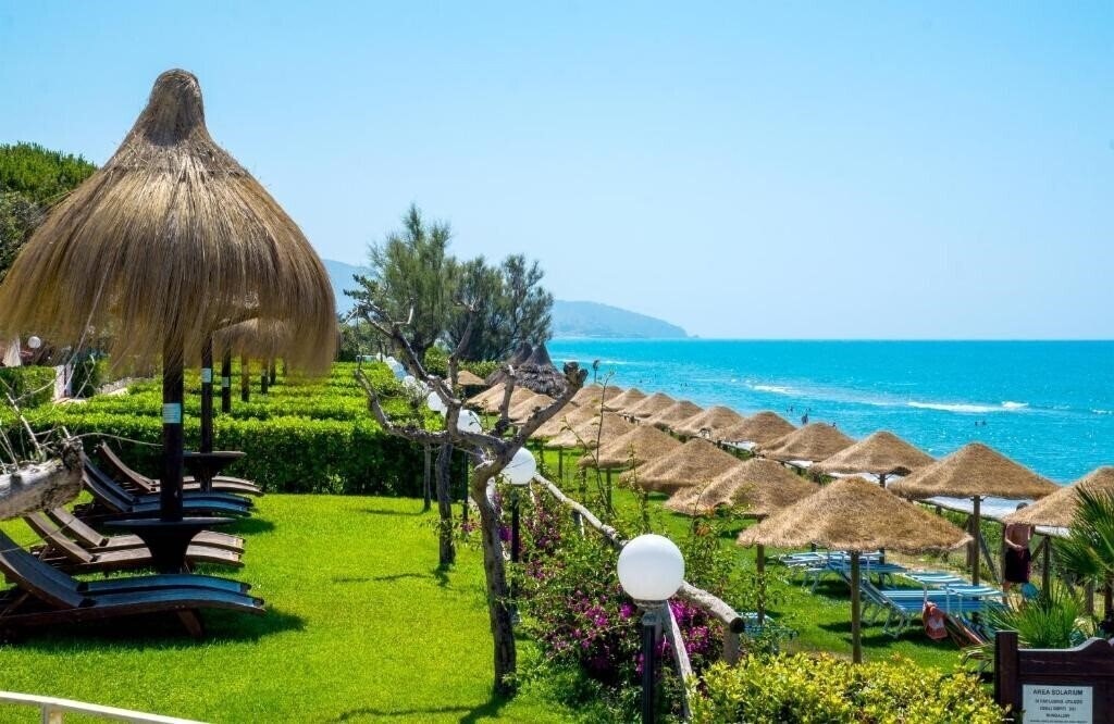 Готель Holiday Village Lido Di Fondi 4*