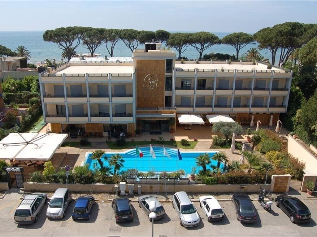 Готель Albatros Hotel 4*