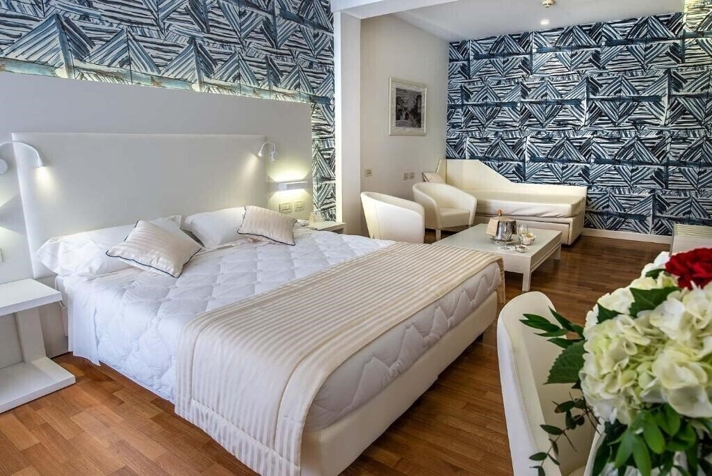 Отель Versilia Palace 4*