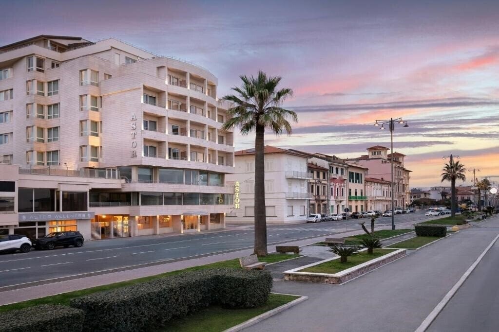 Готель Hotel Sina Astor 4*