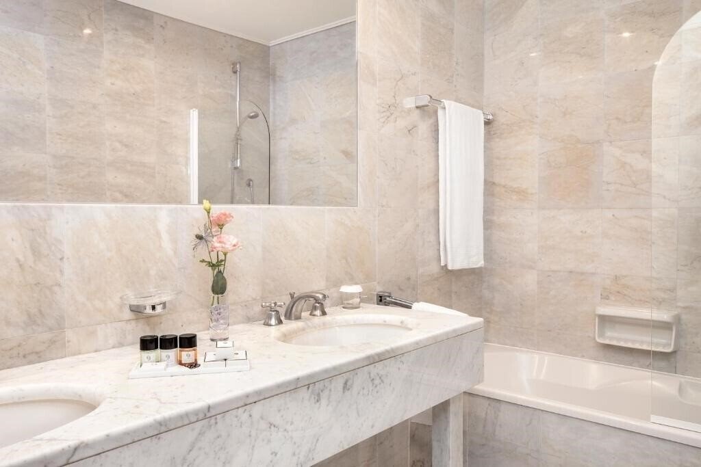 Фотографія Hotel Sina Astor 4*