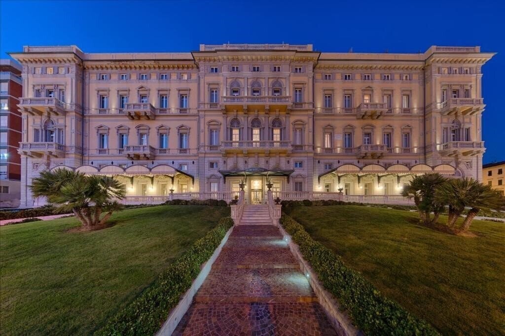 Отель Grand Hotel Palazzo 5*