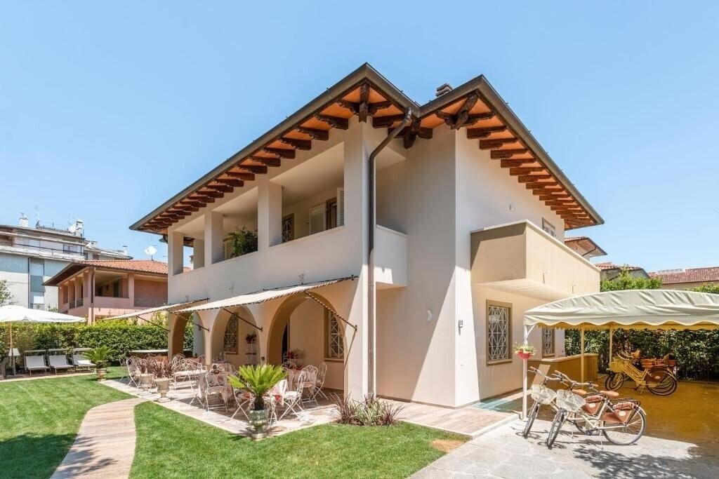 Отель B&B Villa Diletta (Forte Dei Marmi) 3*