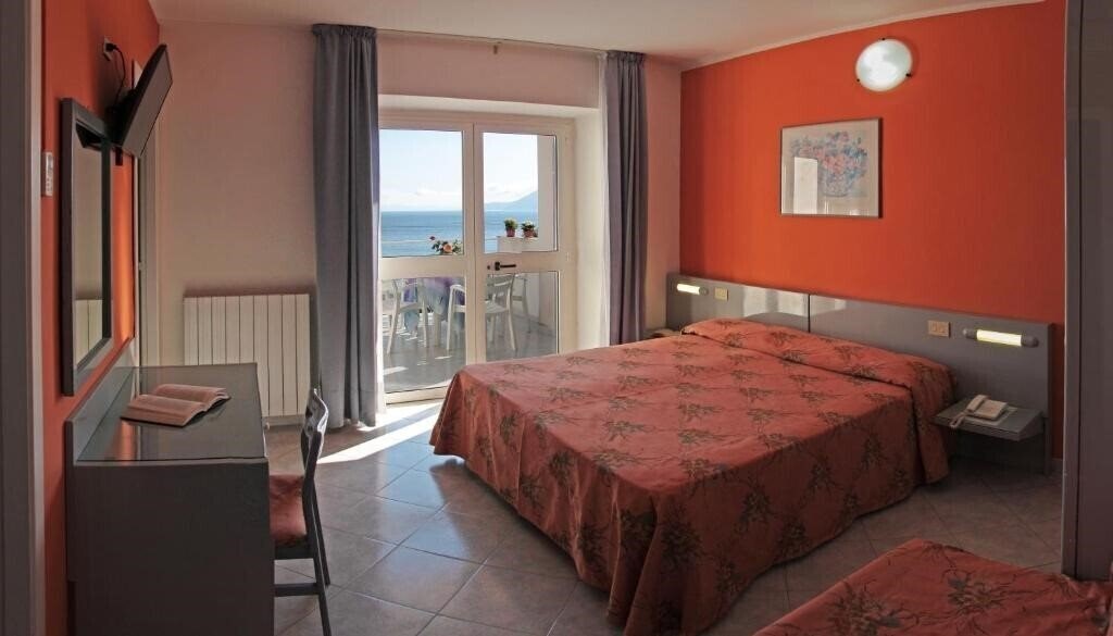 Фото Hotel Villa Ombrosa Portoferraio 3*