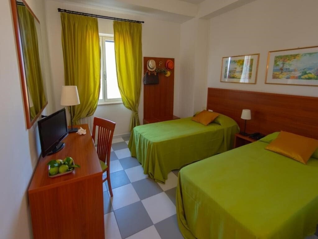 Отель Solaria 4*