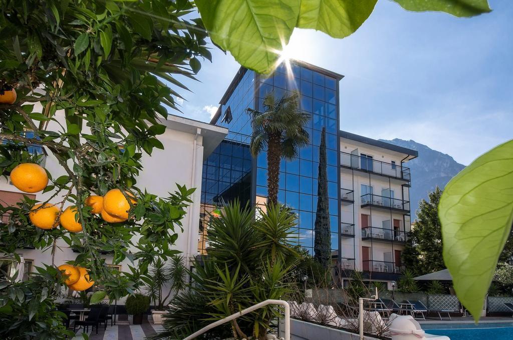 Отель Hotel La Perla Riva del Garda 3*