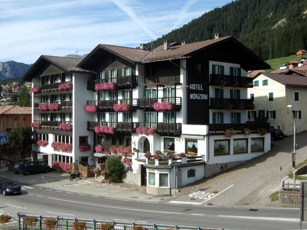 Отель Gh Monzoni (Pozza Di Fassa) 3*