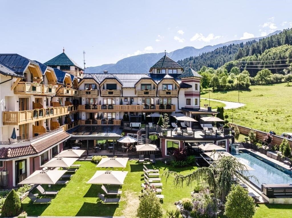 Отель Tevini Dolomites Charming Hotel 4*