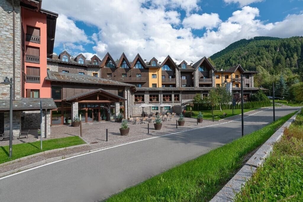 Отель Blu Hotel Acquaseria Ponte di Legno 4*