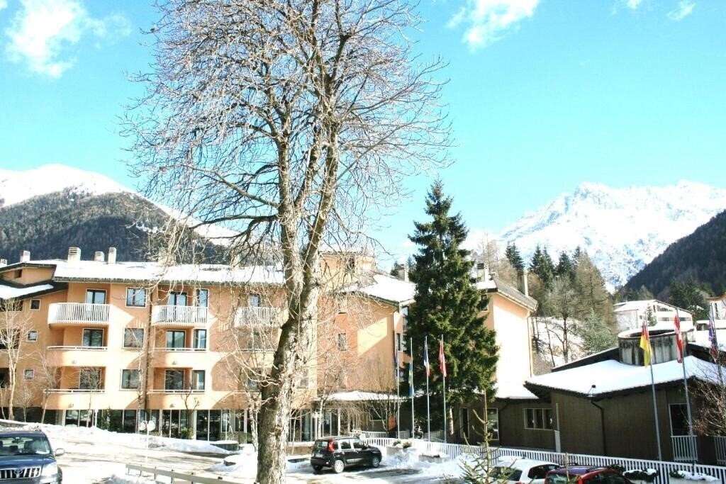 Отель Residence Mirelladue (Ponte di Legno) 4*