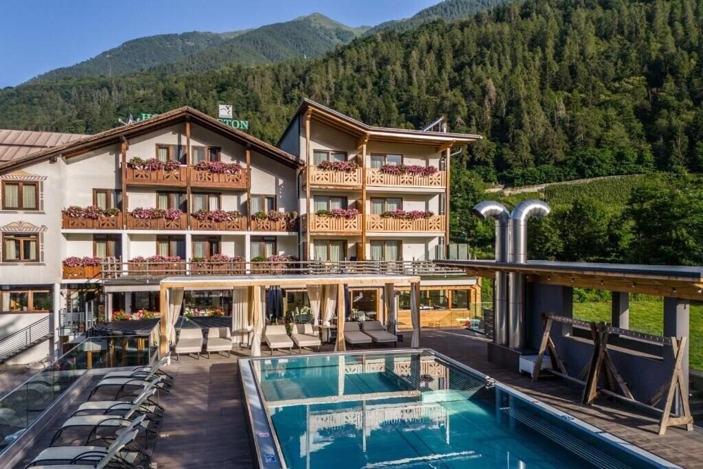 Отель Ariston Monclassico 3*