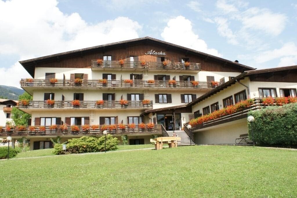 Готель Alaska Club Residence 3*