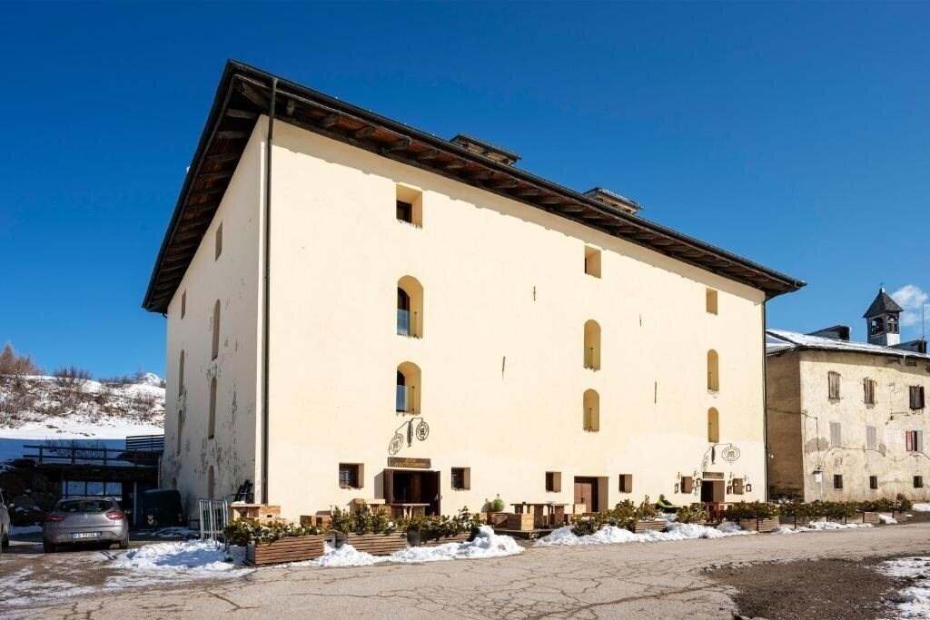 Отель Dimora Storica La Mirandola 3*