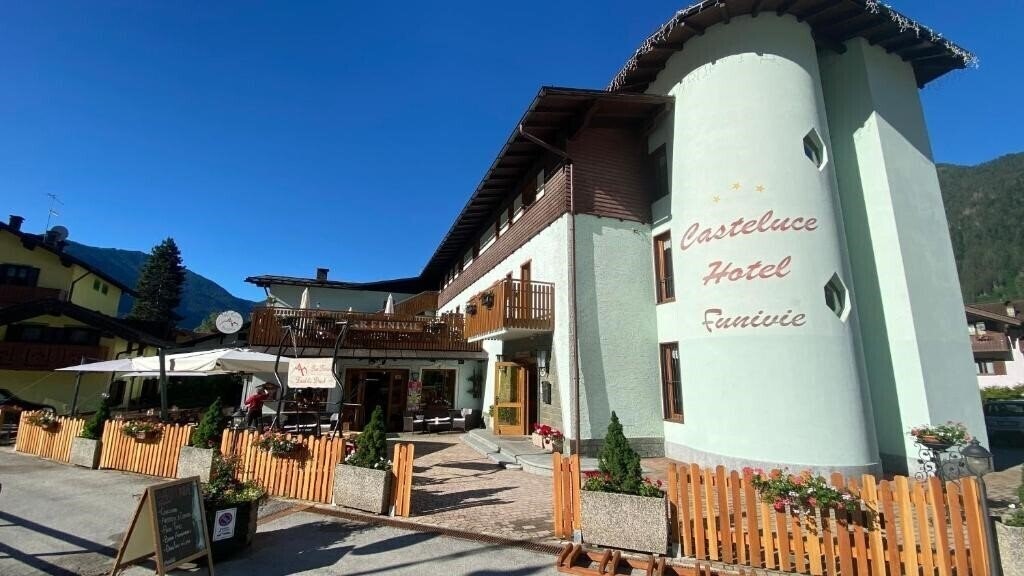 Готель Casteluce Funivie 3*
