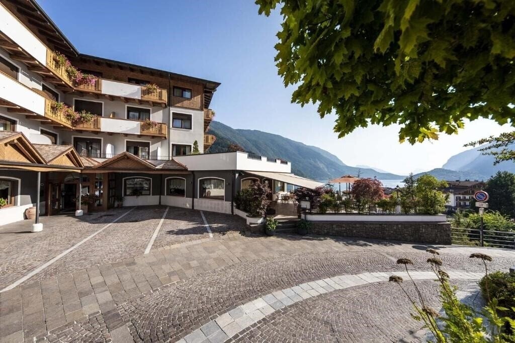 Готель Ariston Lake View Molveno Hotel 3*
