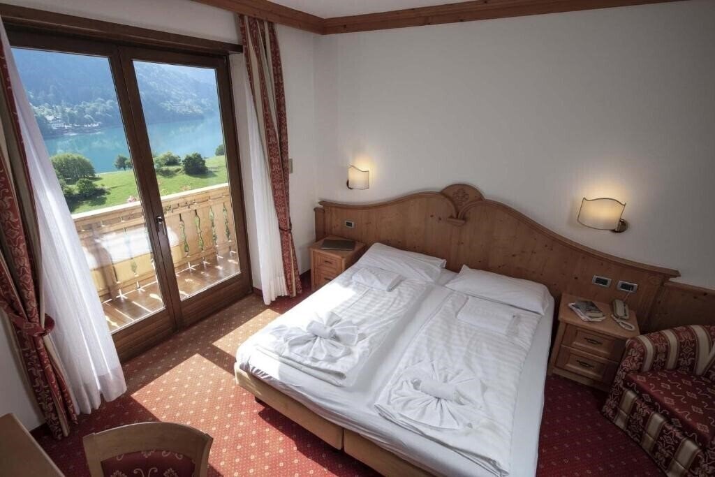 Фото Ariston Lake View Molveno Hotel 3*