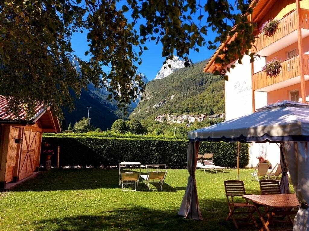 Отель Hotel Garni Arnica Molveno 3*