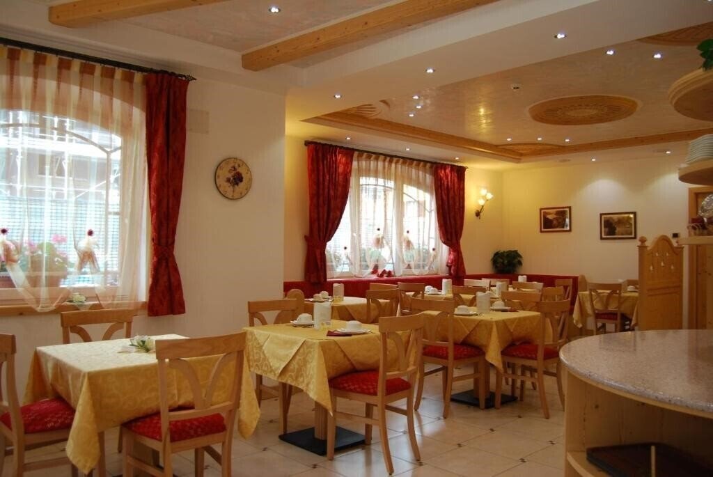 Фото Hotel Garni Arnica Molveno 3*