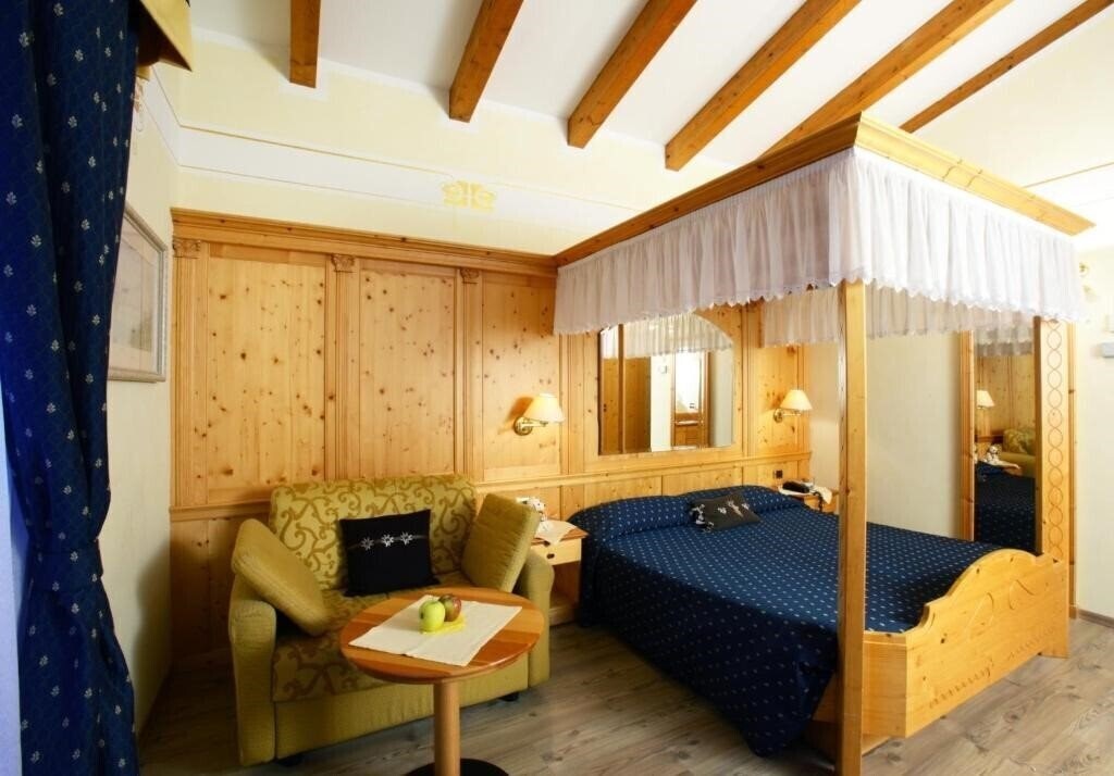 Фото Alexander Hotel Alpine Wellness Dolomites Molveno 3*