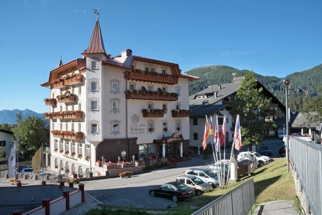 Отель Hotel Colbricon San Martino di Castrozza 4*